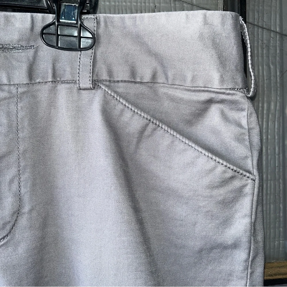 Banana Republic pants, stretch style, gray with pockets on front and back - Picture 3 of 10